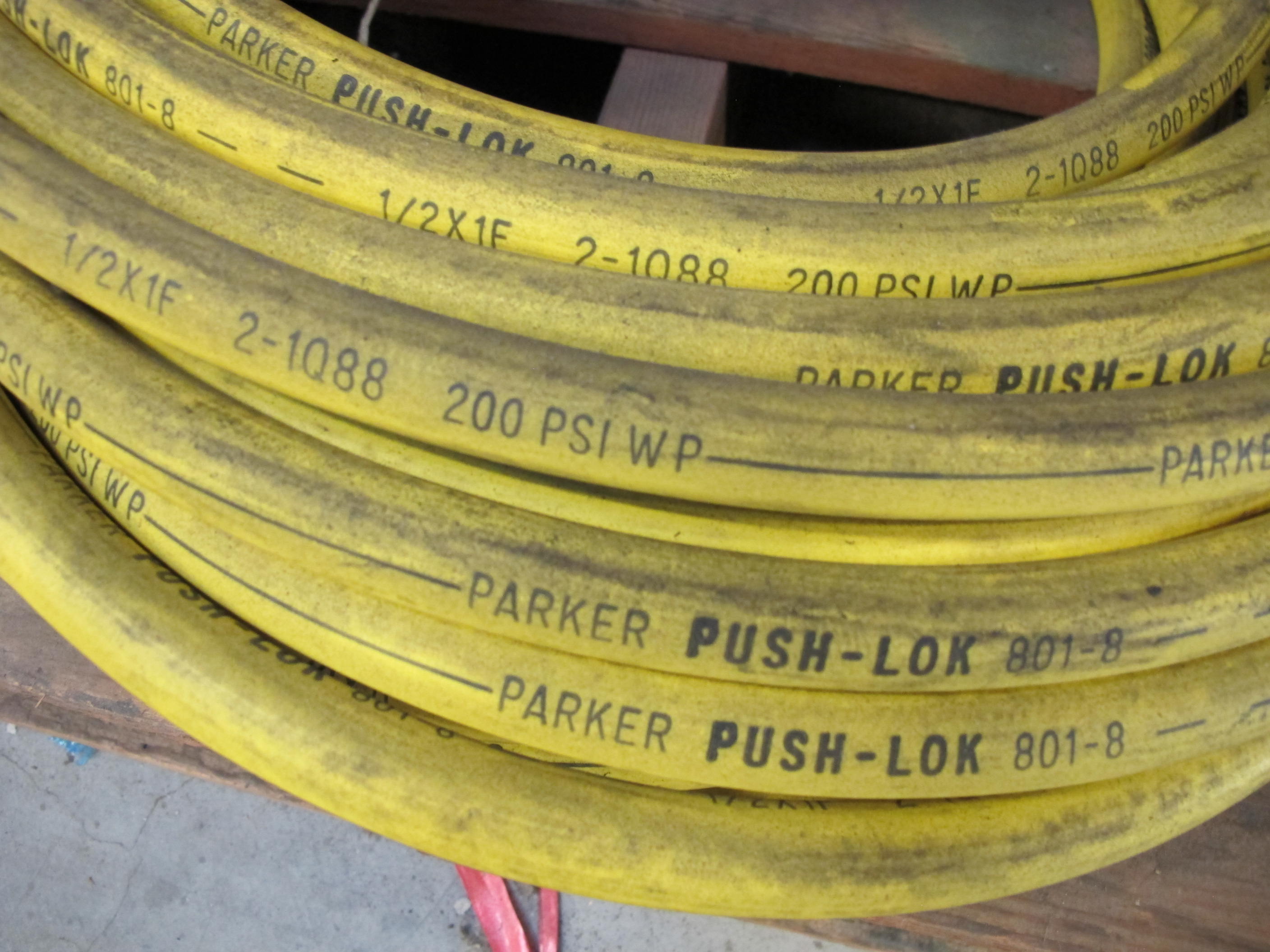 LOT TO INCLUDE: (1 PALLET) MISC. HOSING AND FLEXIBLE BRAIDED HOSE. LOADING & HANDLING FEE $15-4547